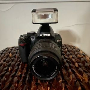 Nikon D3000 camera with lens and flash accesory